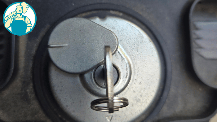 バイク 鍵作成 ガソリンキャップ確認